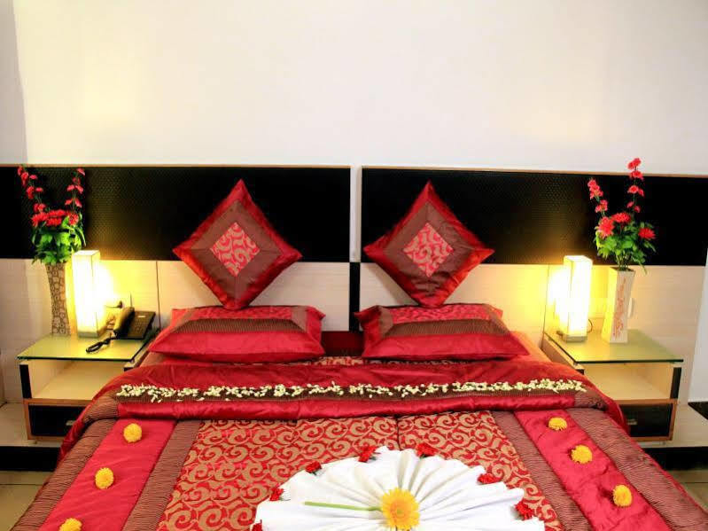 Hotel Sun Park Puduccseri Kültér fotó